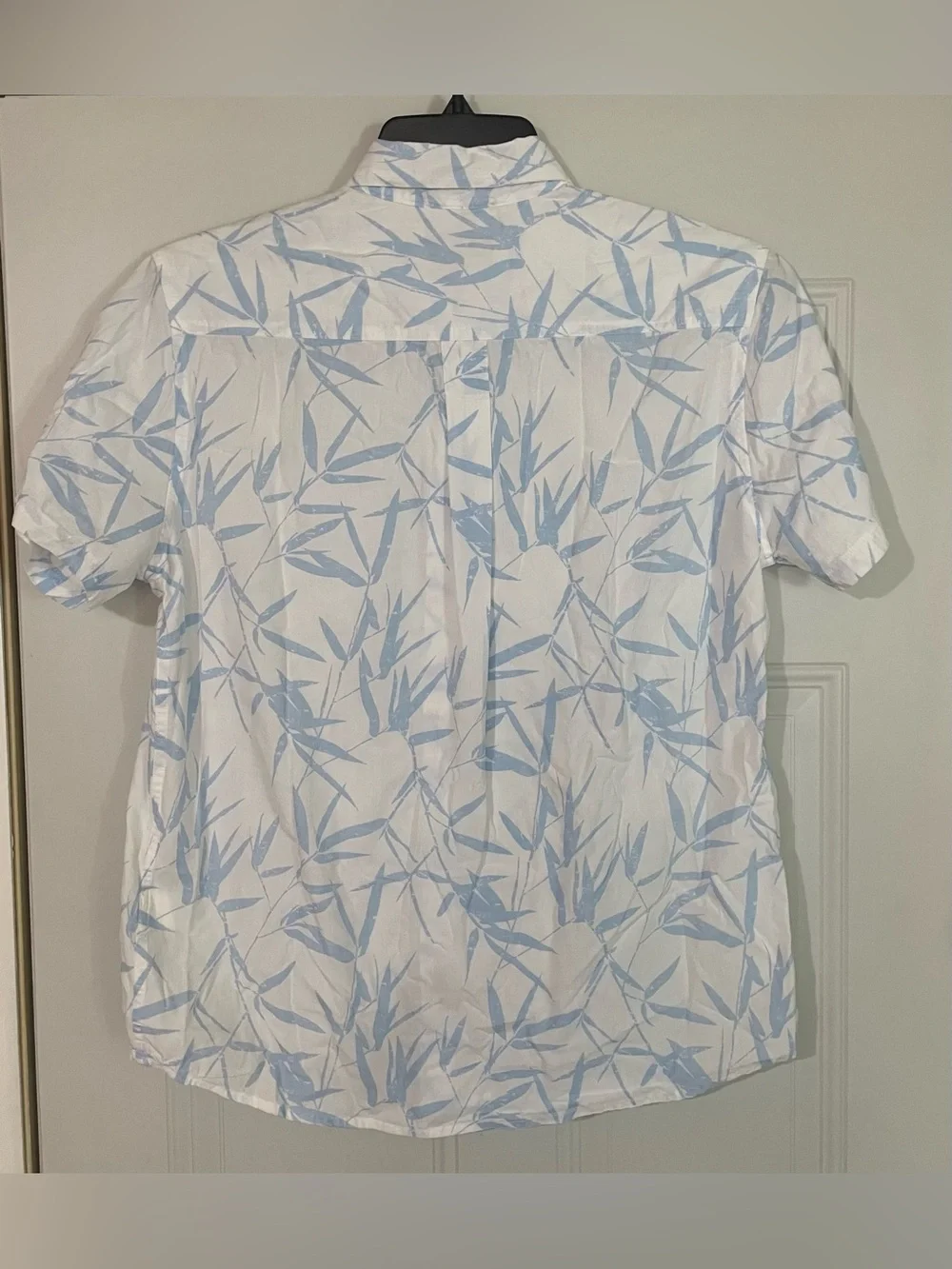 Eddie Bauer Mens Med Short Sleeve Guide Shirt White Blue Tropical Fishing Beach